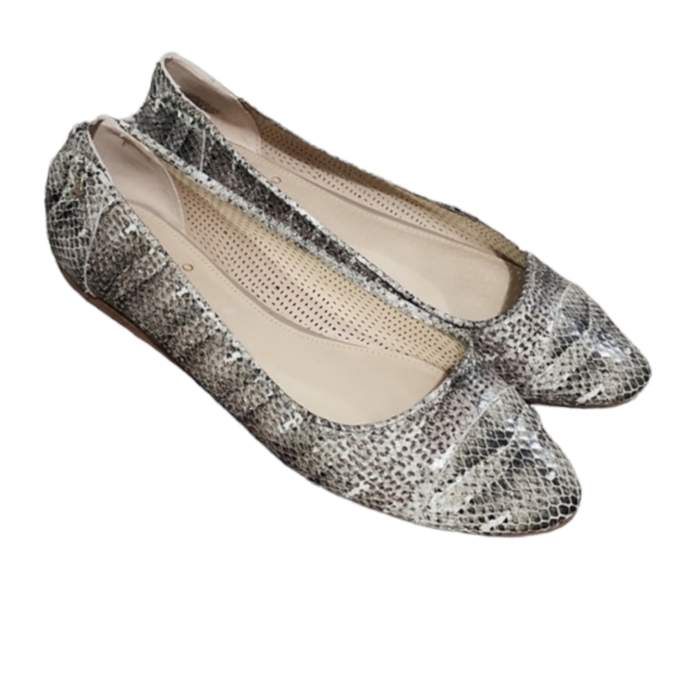 Vince Camuto snake skin lamel flats size 9.5